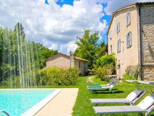 Peaceful Holiday Home In Acqualagna With Swimming Pool