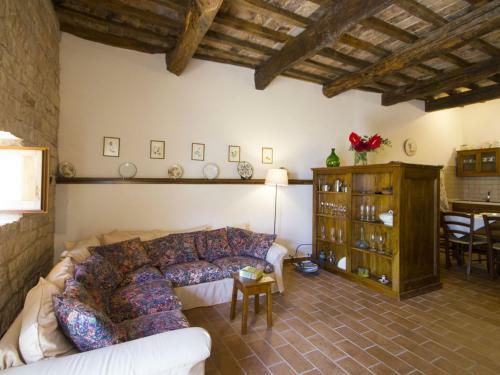 Lovely Holday Home In Acqualagna With Garden
