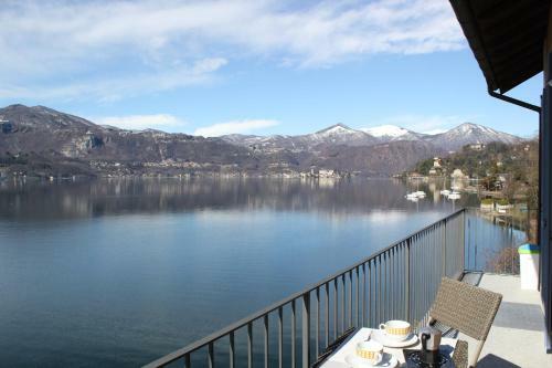 Lakefront Apartment With Spectacular Views