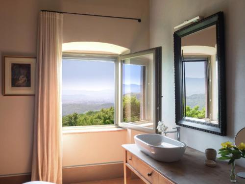 Villa With Private Pool On An Organic Wine Estate