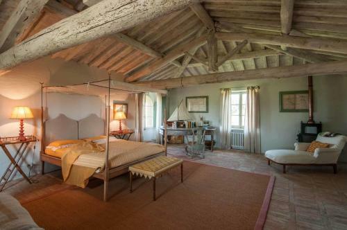 Argiano Villa Sleeps 16 Wifi