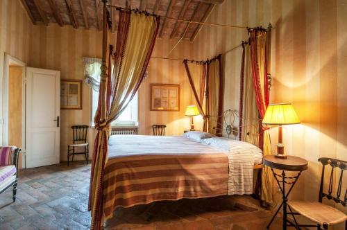 Argiano Villa Sleeps 16 Wifi