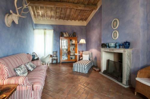 Argiano Villa Sleeps 16 Wifi