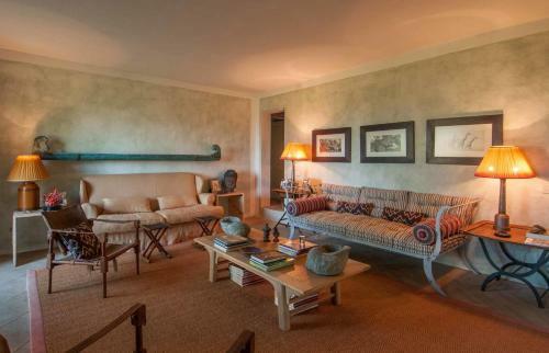 Argiano Villa Sleeps 16 Wifi