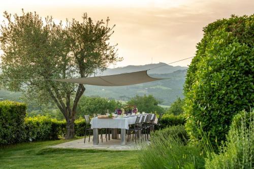 Arezzo Villa Sleeps 20 With Pool