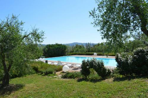 Apartment With Private Garden In Tuscany