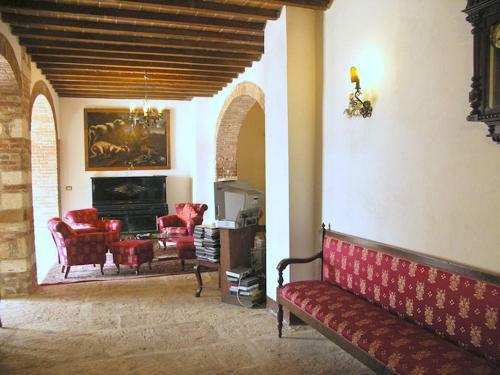 San Gimignanello Villa Sleeps 35 With Pool And Wifi