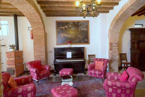 San Gimignanello Villa Sleeps 35 With Pool And Wifi