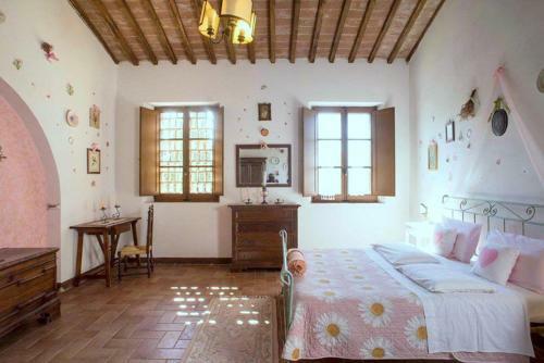 San Gimignanello Villa Sleeps 35 With Pool And Wifi