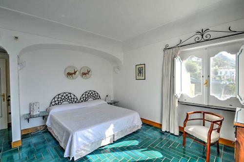 Arienzo Villa Sleeps 12 With Pool And Air Con
