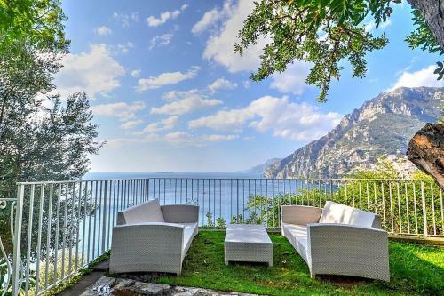 Arienzo Villa Sleeps 12 With Pool And Air Con