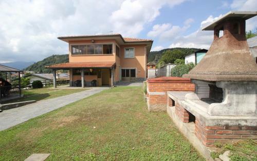 Uncle Enrys House - Family House
