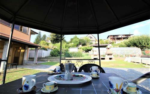 Uncle Enrys House - Family House
