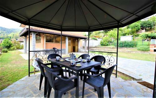 Uncle Enrys House - Family House