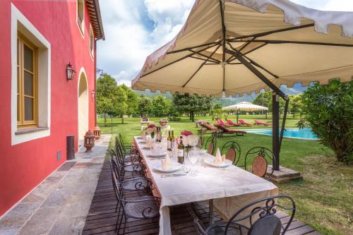 Badia Cantignano Villa Sleeps 12 With Pool And Air Con