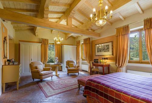 Badia Cantignano Chateau Sleeps 24 With Pool And Air Con