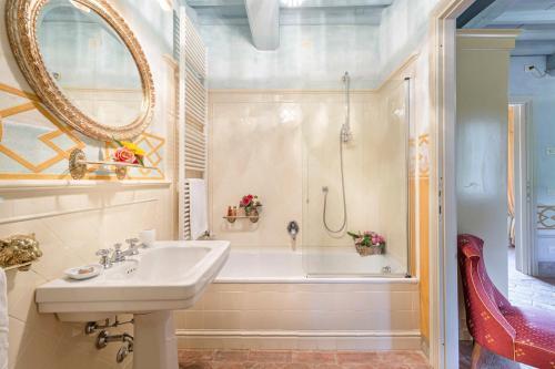 Badia Cantignano Chateau Sleeps 24 With Pool And Air Con