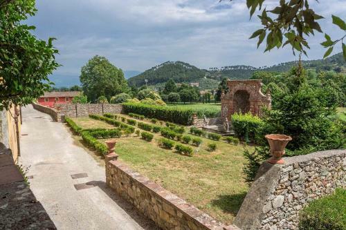 Badia Cantignano Villa Sleeps 22 With Pool And Air Con