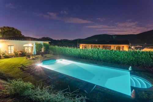 Badia Cantignano Villa Sleeps 22 With Pool And Air Con