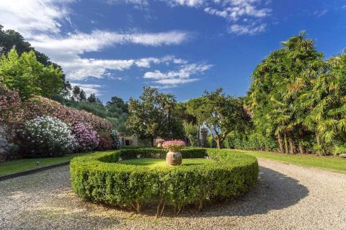Badia Cantignano Villa Sleeps 22 With Pool And Air Con