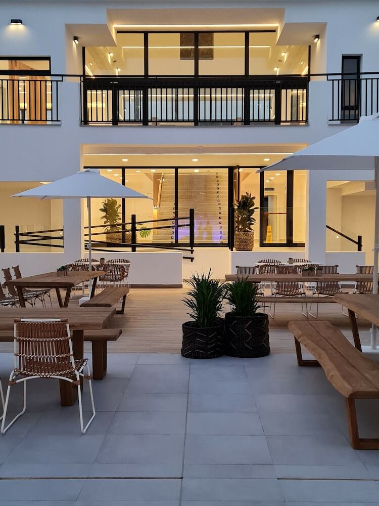 Hotel Broncemar Beach Suites