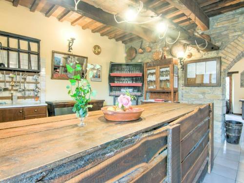 Scenic Holiday Home In Borgo Pace With Jacuzzi
