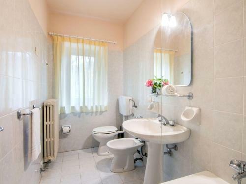 Scenic Holiday Home In Borgo Pace With Jacuzzi