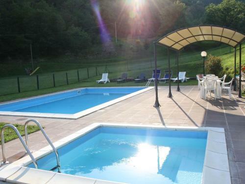 Scenic Holiday Home In Borgo Pace With Jacuzzi