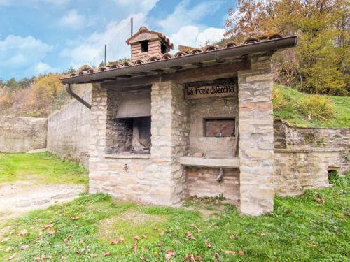 Homey Apartment In Borgo Pace With Jacuzzi