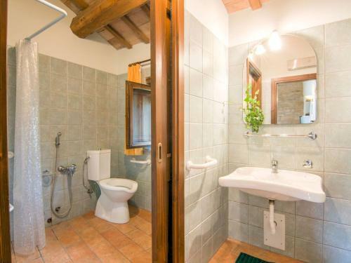 Inviting Apartment In Borgo Pace Amidst Hills