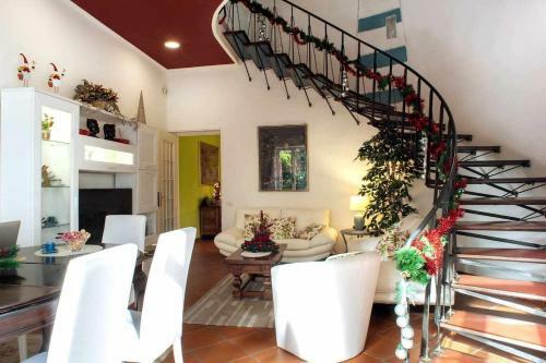 Elegante Villa Centro Citt� Giardino Barbeque Parcheggio Ideale Per 10pl