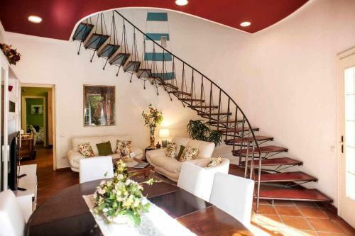 Elegante Villa Centro Citt� Giardino Barbeque Parcheggio Ideale Per 10pl