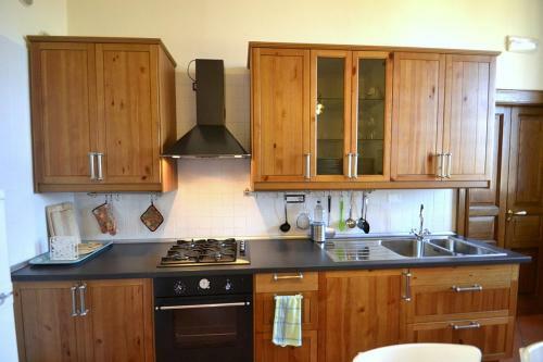 Calvanico Villa Sleeps 8 Wifi