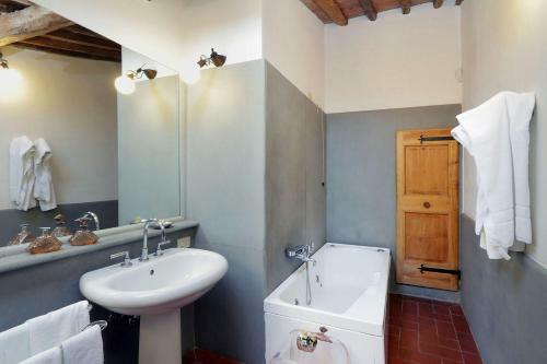 Calzaiolo Villa Sleeps 12 With Pool