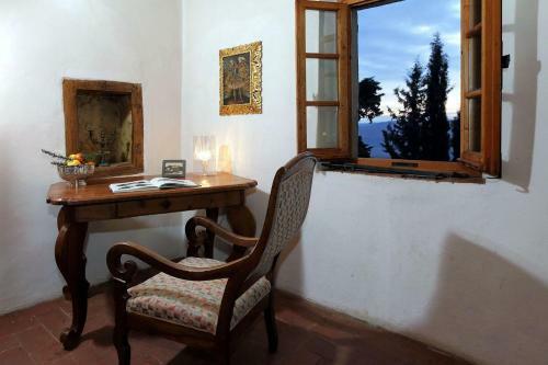 Calzaiolo Villa Sleeps 12 With Pool