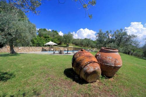 Calzaiolo Villa Sleeps 12 With Pool