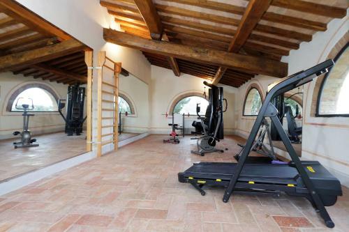 Calzaiolo Villa Sleeps 12 With Pool
