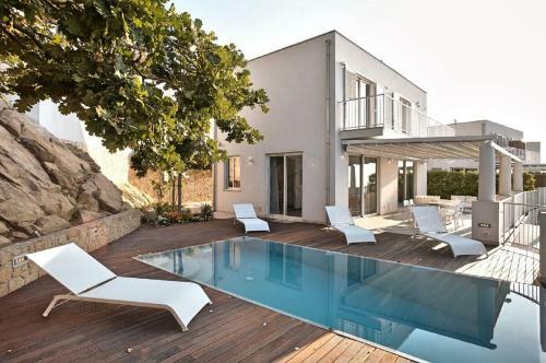 Scafa Villa Sleeps 12 With Pool Air Con And Wifi