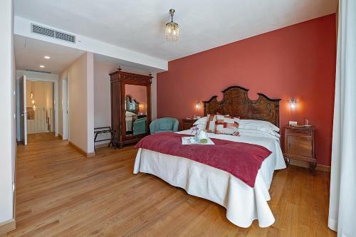 Calozzo Villa Sleeps 12 With Pool And Air Con