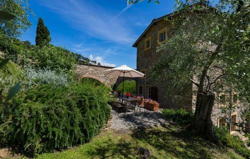 Luxury 6-bed Tuscan Villa Near Lucca