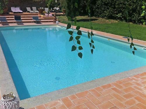 Castiglione Del Lago Villa Sleeps 12 Pool