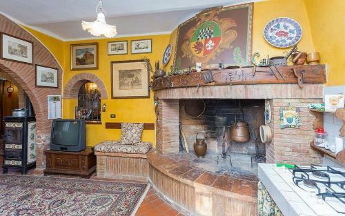 Castiglione Del Lago Villa Sleeps 12 Pool