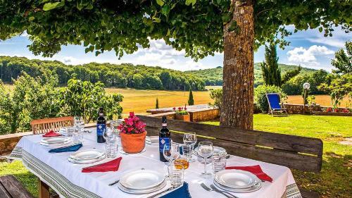 Razzaia Villa Sleeps 14 With Pool And Air Con