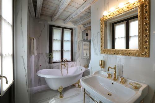 Hostal Suites&atelier Lake Como