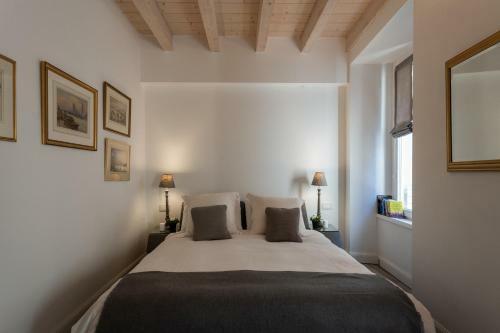 Apartamento White Suite With Private Terrace By Rentallcomo
