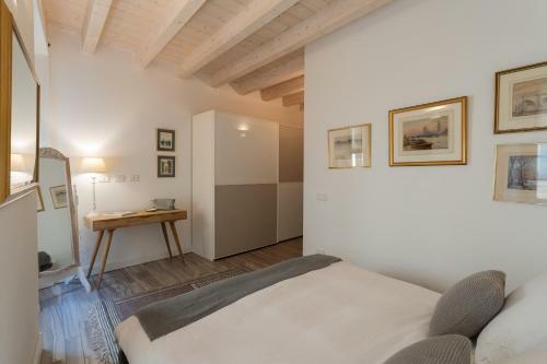 Apartamento White Suite With Private Terrace By Rentallcomo