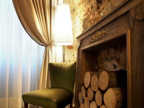 Acacia Apartments Agave-aloe-adenia