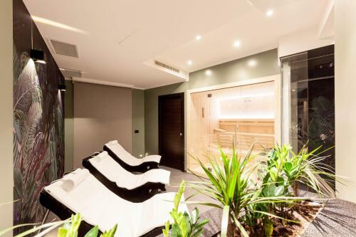 Hostal Teseo Rooms & Relax