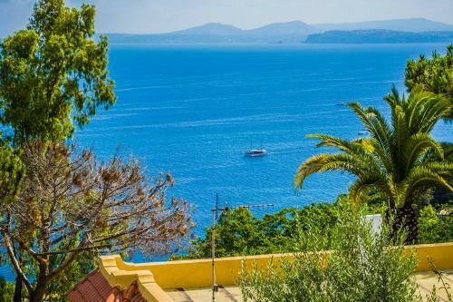Cretaio Villa Sleeps 9 With Pool Air Con And Wifi