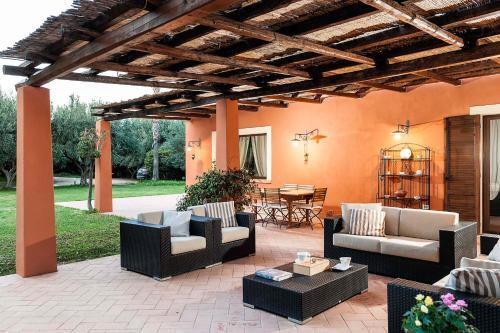 L'addolorata Villa Sleeps 10 Pool Air Con Wifi